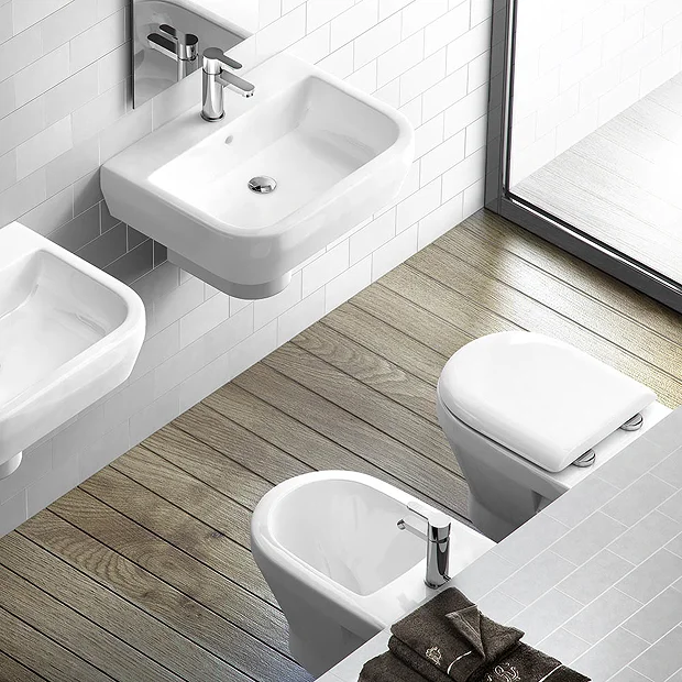 Britton Bathrooms - Curve Wall Hung WC With Soft Close Seat 3 Britton Bathrooms - Curve Wall Hung WC With Soft Close Seat